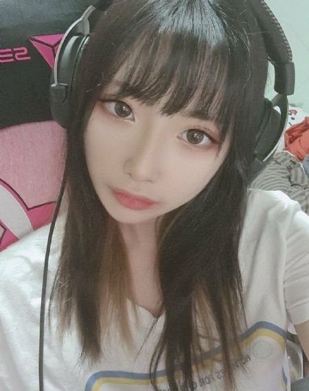 年轻的女老板2_高清迅雷下载