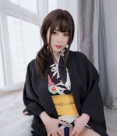 论理片在线_十万网红美女美酱